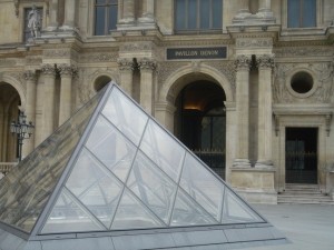 louvre art museum in paris