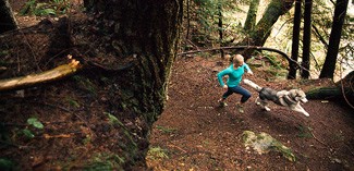 woman trail runner