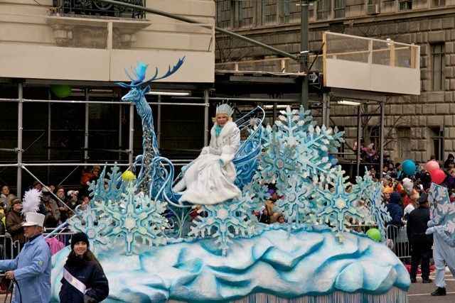 Joan Rivers Ice Queen Thanksgiving Parade Float Photograph (Steve Weintraub) Joan Rivers Ice Queen Thanksgiving Parade Float Photograph (Steve Weintraub)