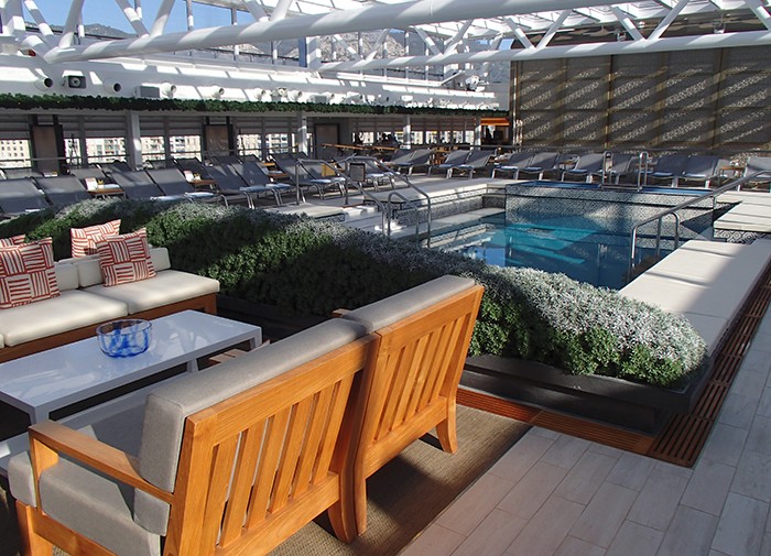 Wintergarden relaxation area next to the main pool with retractable roof!